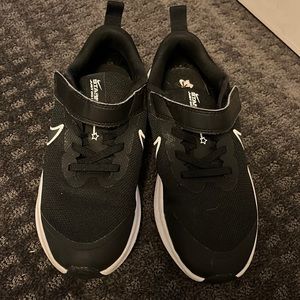 Boys black and white nike sneakers